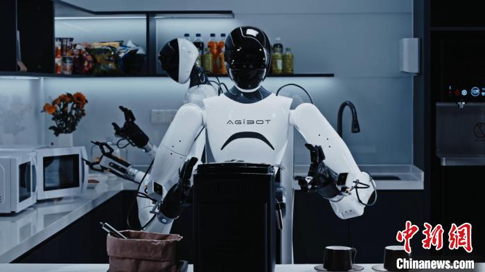 3月10日、「智元ロボット」は汎用エンボディド基盤モデル「Genie Operator-1」を発表（写真提供：智元ロボット）