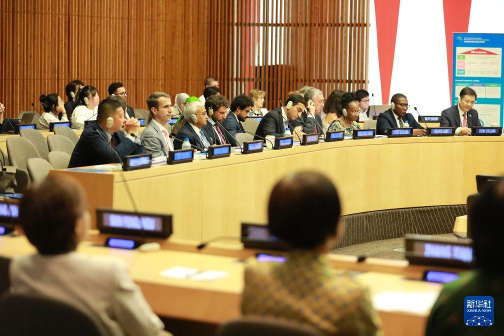 7月10日、ニューヨークの国連本部で開催された国連持続可能な開発ハイレベル政治フォーラムの「グローバル・エネルギー・インターネット」をテーマとしたイベントに出席する各国の代表。（撮影・張鳳国）