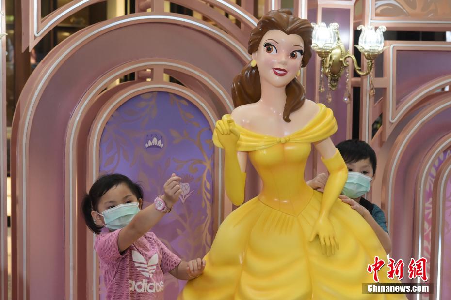 14人のディズニープリンセス＆女王の像が商業施設に勢揃い 香港地区