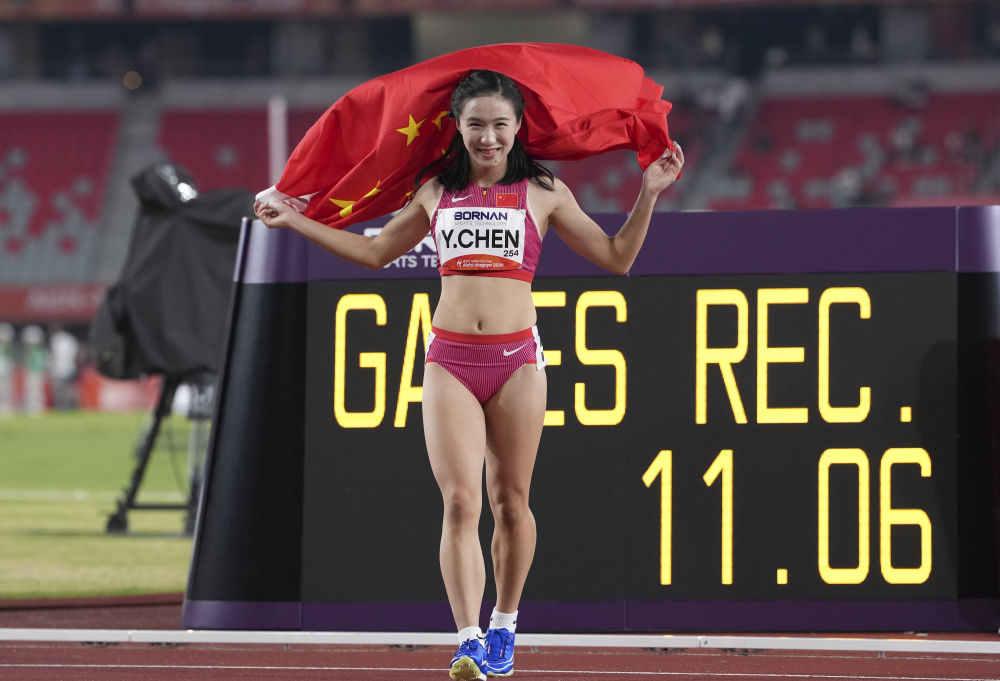 9月25日、試合後に喜びの表情を浮かべる陸上女子の陳妤頡選手（撮影・呂小煒）。