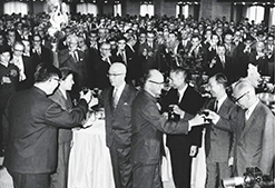 1972年10月3日、東京で開かれた日中国交正常化と新中国成立23周年を祝うレセプション