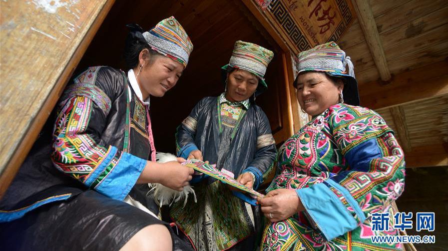 貴州榕江　ミャオ族村「貧困者支援工房」が無形文化遺産伝承と収入増加を促進