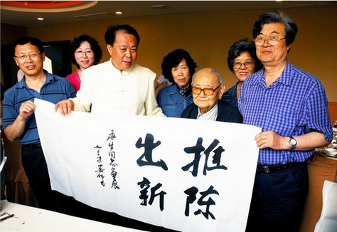 王永生現代水墨画展 開幕_人民中国