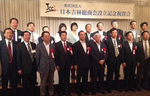 同商会の理事长何徳伦,会长庄旭のほか,日本中华総商会会长である厳浩