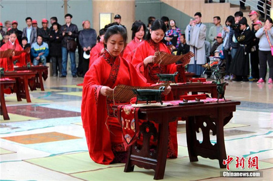 旧暦3月3日の雛祭り 中国各地で漢服姿の成人式開催_人民中国
