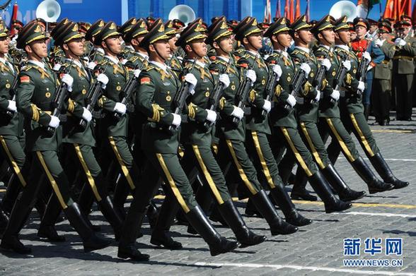 モスクワで大祖国戦争勝利70周年軍事パレードのリハーサル_人民中国