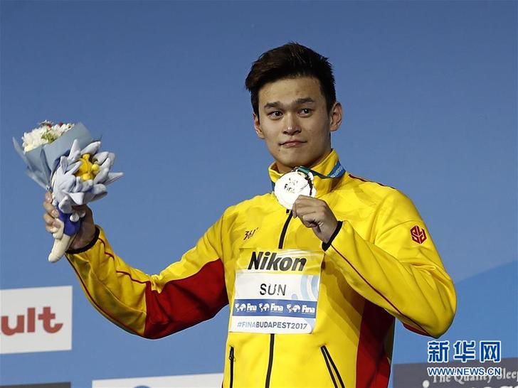 孫楊選手、400メートル自由形で優勝　表彰式で感激の涙