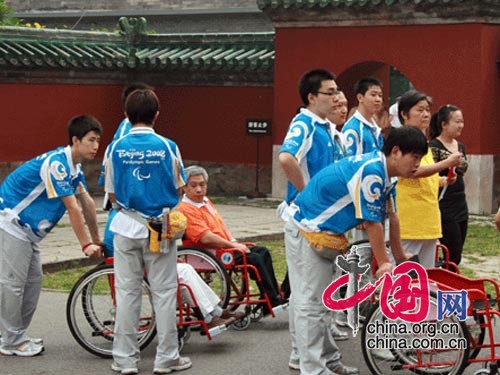 为残疾朋友们服务的志愿者们 中国网/任子鹏