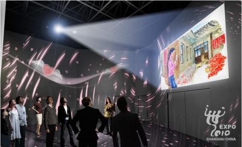メーン展示５：大型映像と可動プロジェクター映像、照明の複合演出が観る人を包み込む