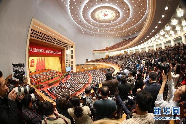 （两会·人大闭幕）（10）十二届全国人大二次会议在北京闭幕