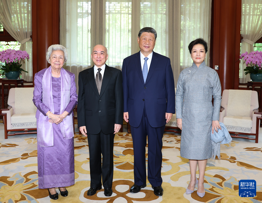 習近平国家主席夫妻がカンボジア国王・王太后と会談